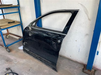 Porsche Cayan çıkma sol ön kapı siyah
