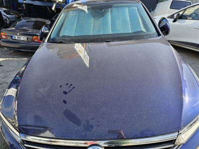 Volkswagen Passat B8 çıkma ön kaput mavi