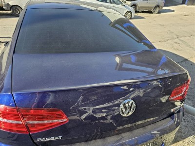 Volkswagen Passat B8 çıkma arka bagaj kapağı mavi