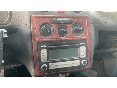 volkswagen caddy 2009 teyp